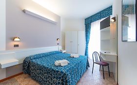 Hotel 2000