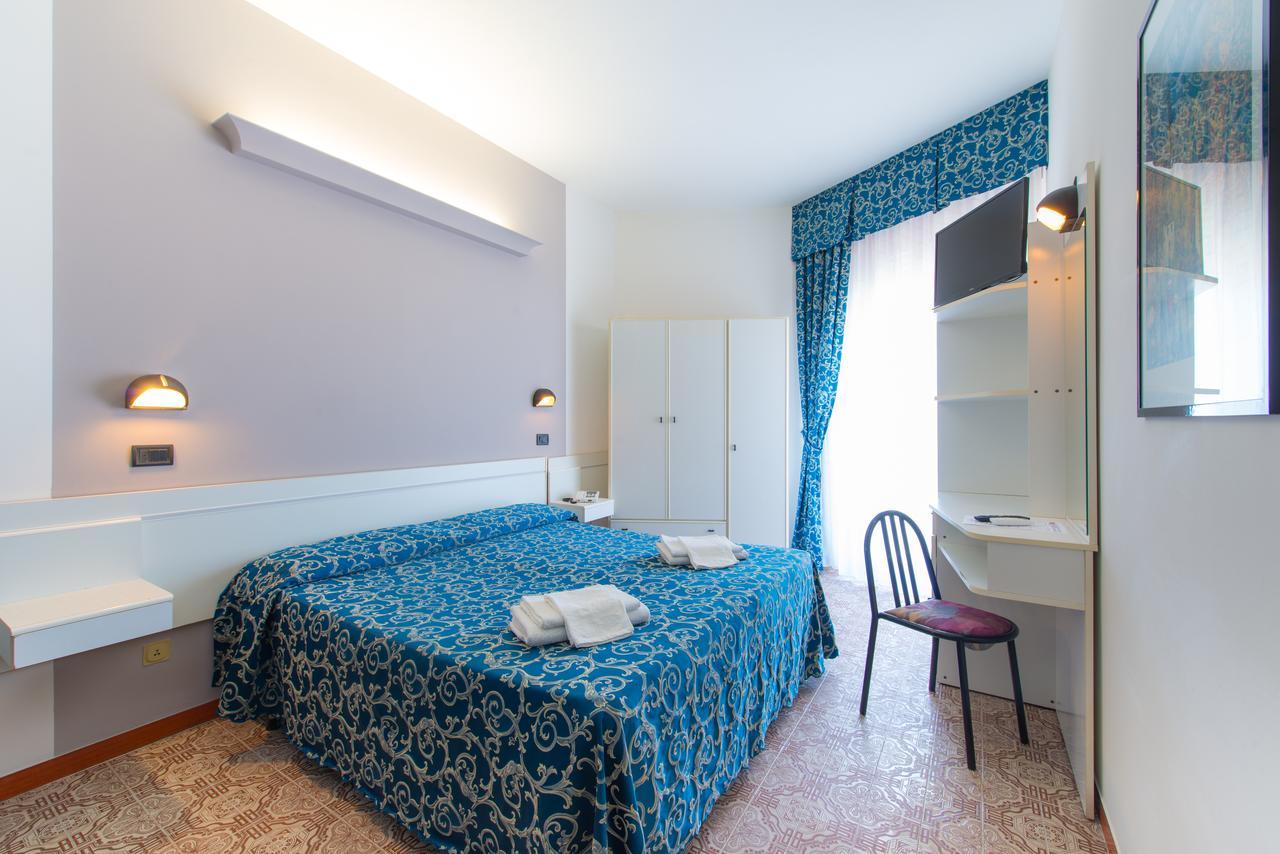 Hotel 2000 Rimini Pokoj fotografie